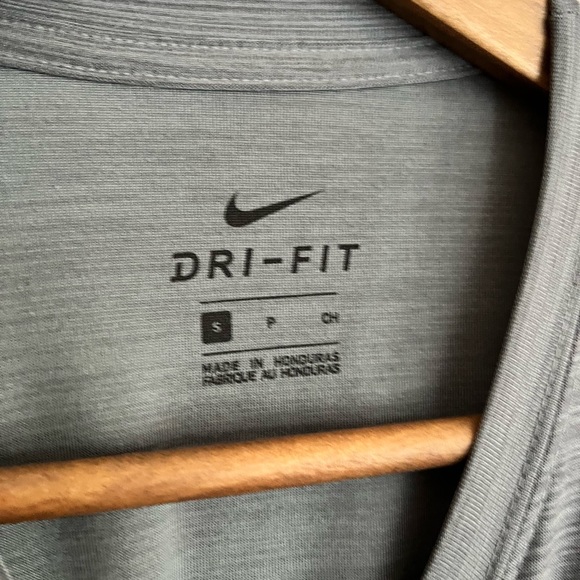 Nike dry fit tech T-shirt - Picture 2 of 2
